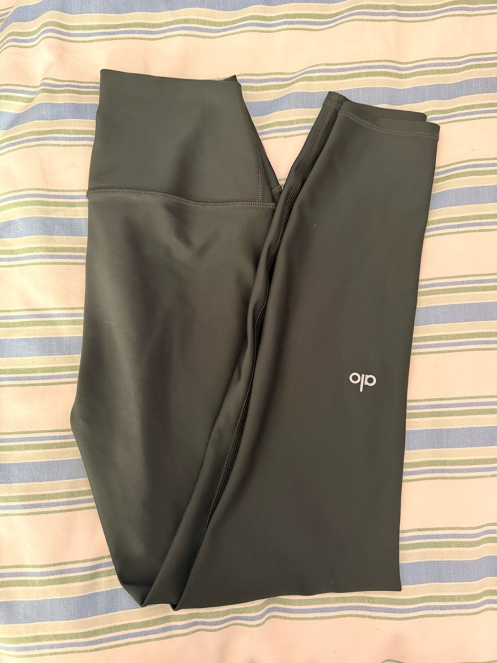 ALO Yoga High-Waist 7/8 Airlift Leggings in Charcoal Green - size S.